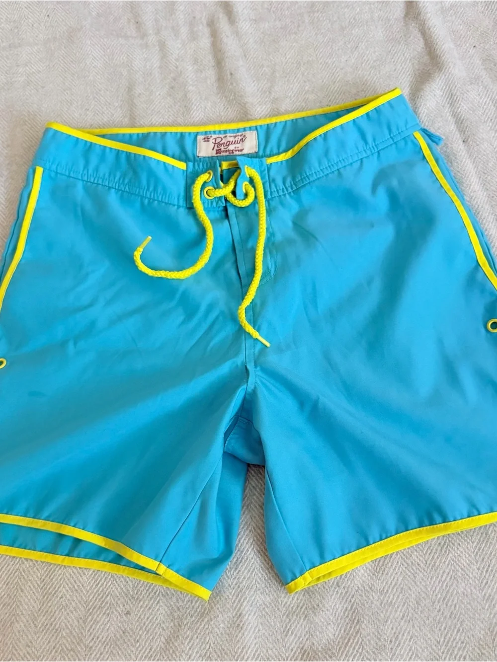 Penguin By Munsingwear Iconic Earl Retro Mens Volley Swim Trunks 30 Aqua Yellow